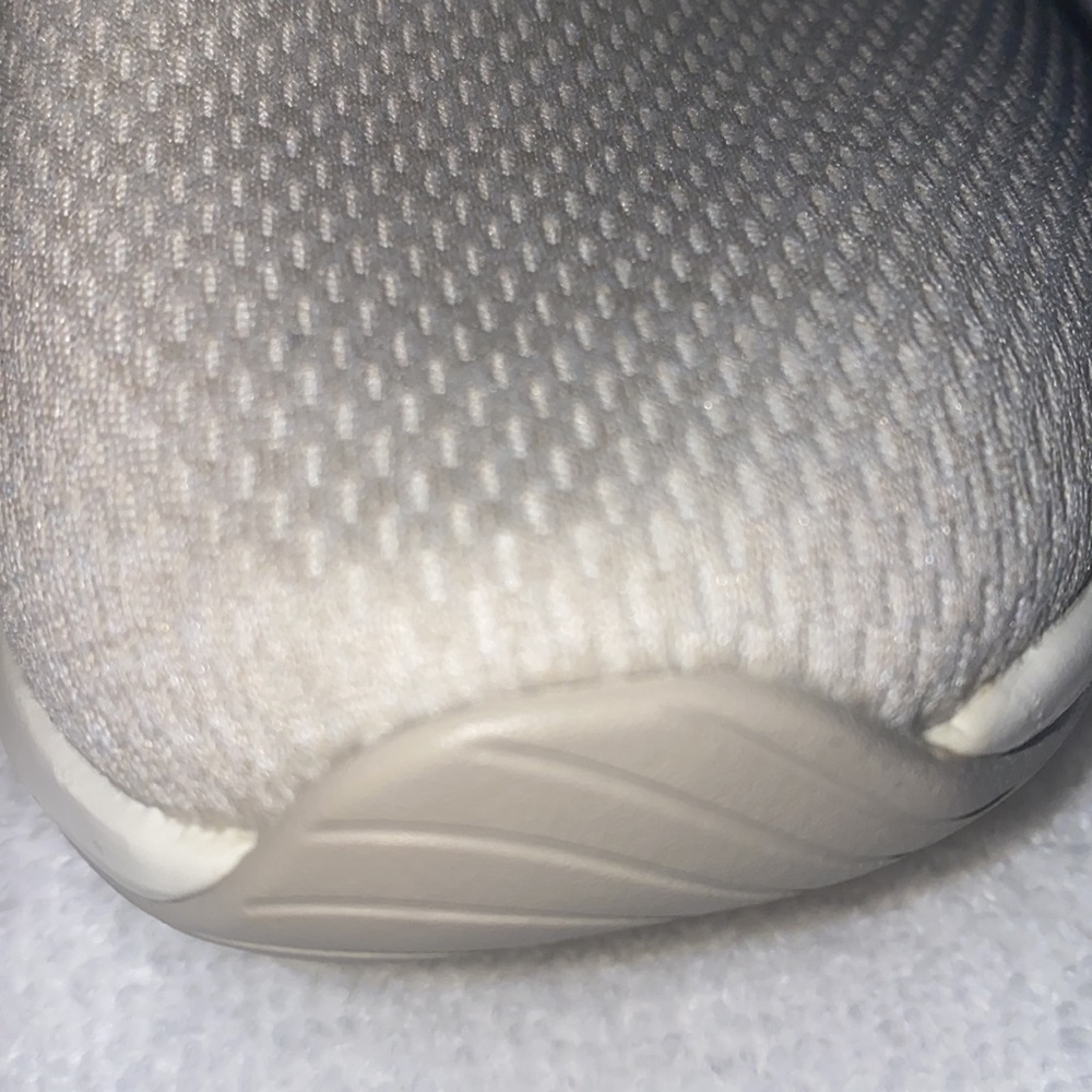 New balance, beige,/Tan slip On Sneakers size 9 - Picture 7 of 11